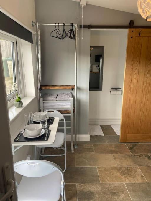 Adorable Bedsit For You, Partner And Your Pet! Stepaside  Exterior foto