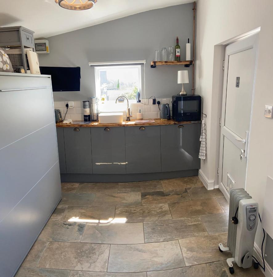 Adorable Bedsit For You, Partner And Your Pet! Stepaside  Exterior foto